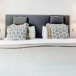 Apartment Cp - Modern Beachside In *