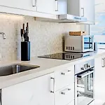 Cp - Modern Beachside In