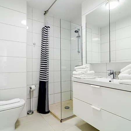 Cp - Modern Beachside In *