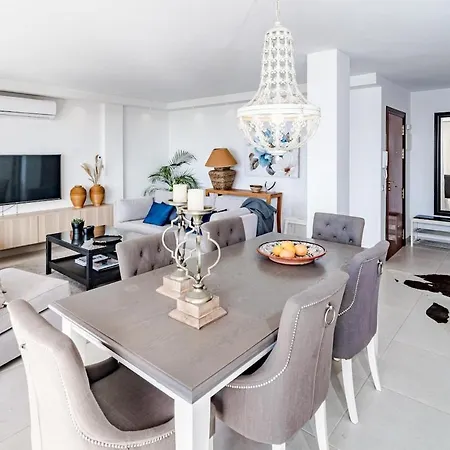 Cp - Modern Beachside In Apartment *