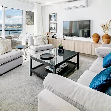 Cp - Modern Beachside In *