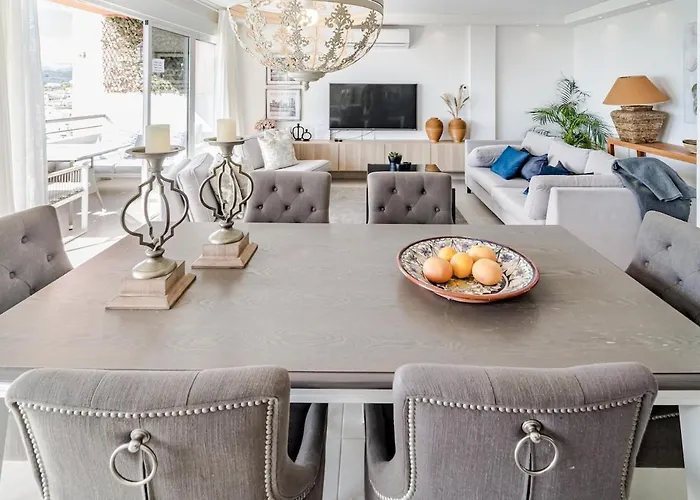 Cp - Modern Beachside In *